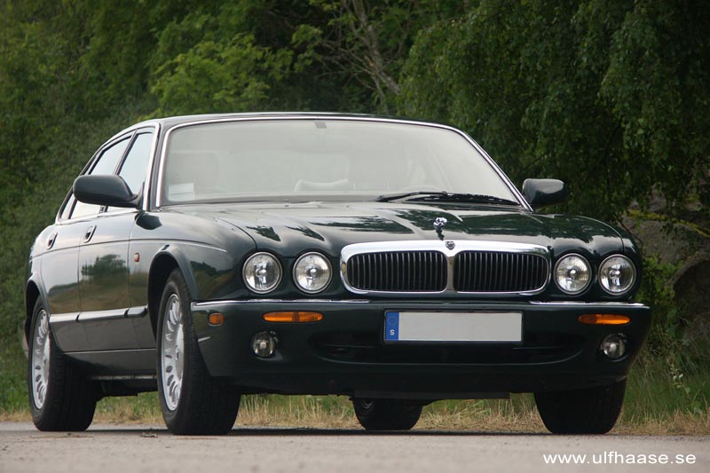 Jaguar XJ8 (X308)